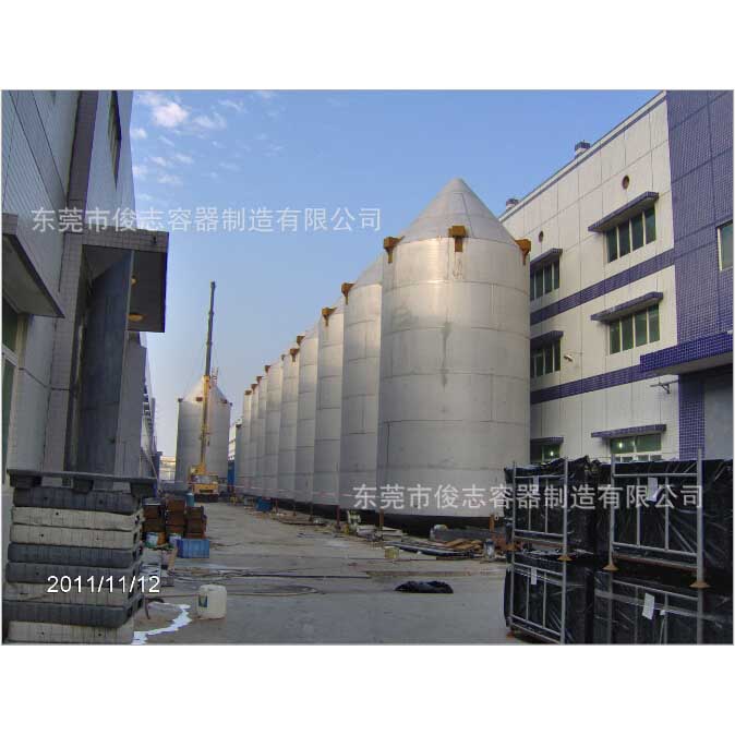 11台不鏽鋼顆粒（lì）儲料罐